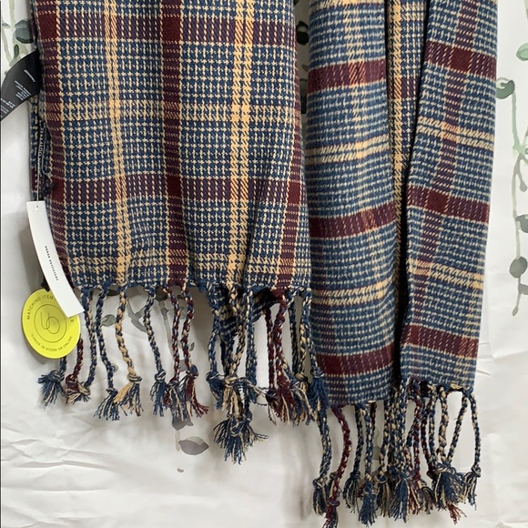 UO Plaid Scarf - Picture 4 of 4